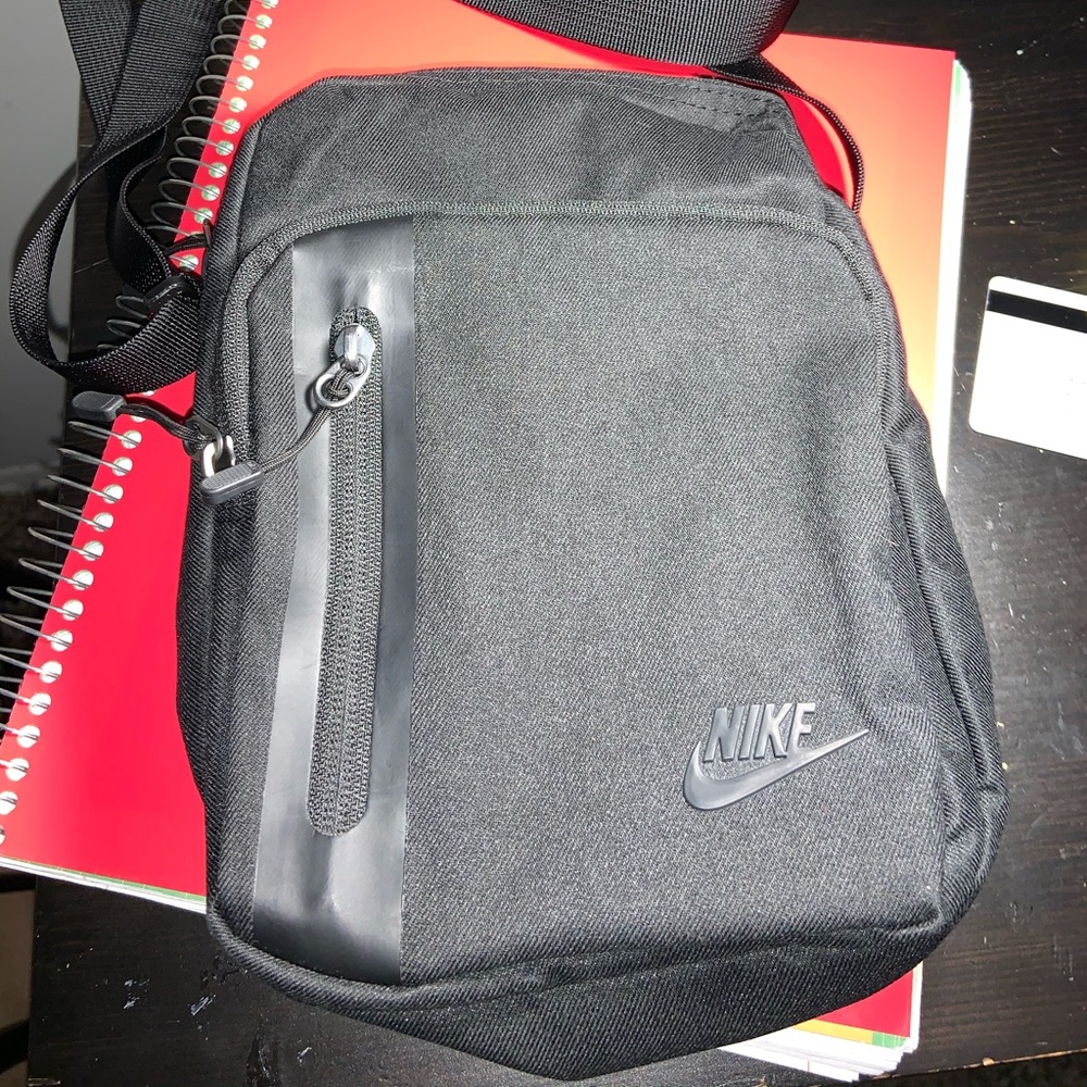 Nike men’s shoulder bag